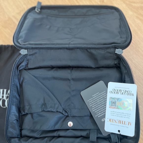 Prada Signature Black Essential Bag with leather strap - Picture 3 of 8